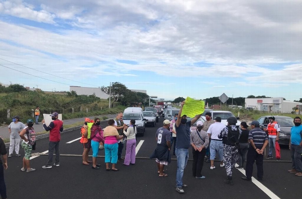 Agotaremos diálogo para no usar fuerza pública ante bloqueo de carretera Veracruz – Cardel: Alcalde