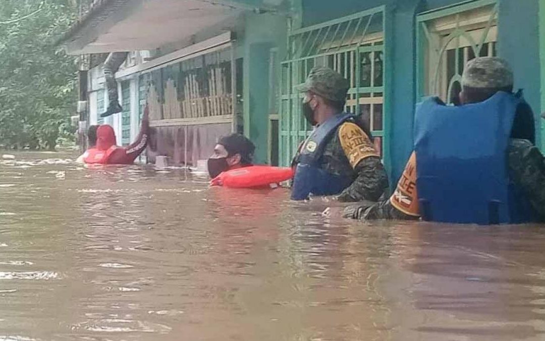 Hay más de mil 200 afectados por el desborde del ríos en el sur de Veracruz