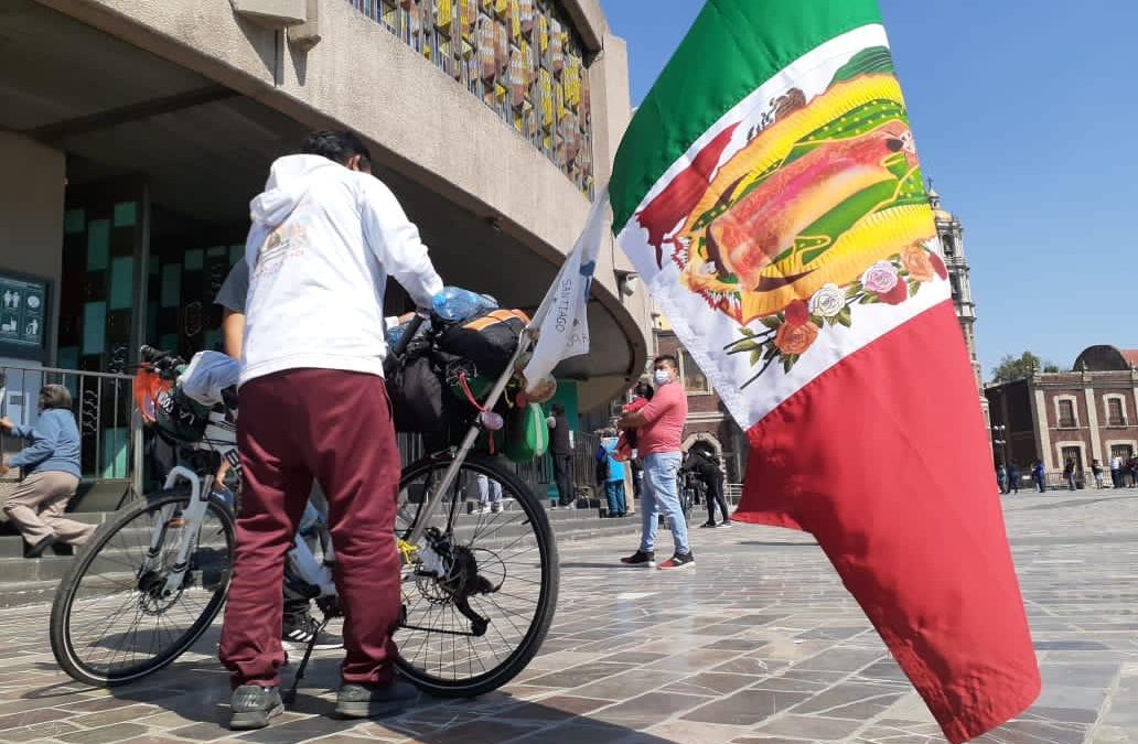 Continúa el arribo de visitantes a la Basílica de Guadalupe, tras el anuncio de que este recinto cerrará previo al 12 de diciembre para evitar contagios masivos de #Covid_19