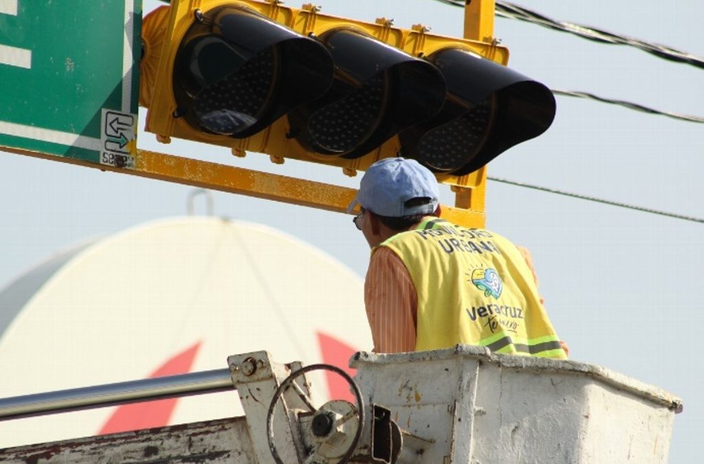 SEMAFOROS AVERIADOS EN VERACRUZ POR FUERTES RACHAS HURACANADAS
