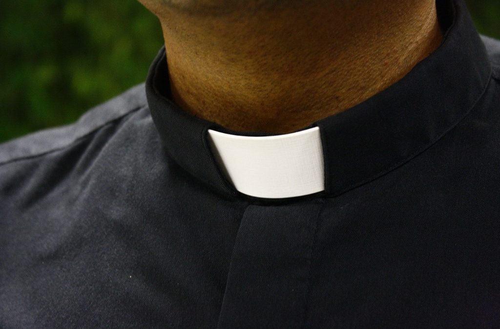 ASALTAN SACERDOTE MIENTRAS OFRECIA UNA MISA