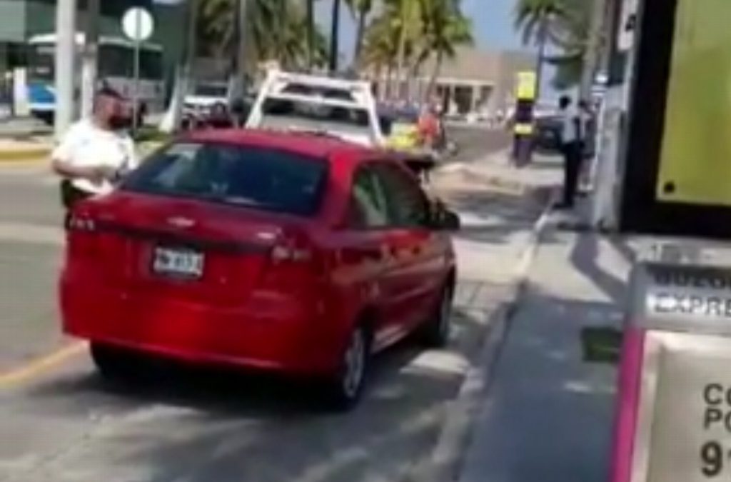 DETIENEN AUTOMÓVIL PARTICULAR UTILIZADO PRESUNTAMENTE COMO PLATAFORMA DIGITAL (UBER)