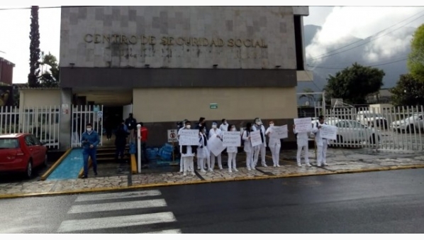 Denuncian pasantes del IMSS en Orizaba que les han negado la vacuna anticovid