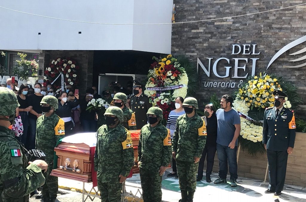 Homenaje al médico militar fallecido en desplome de avión en “Lencero”