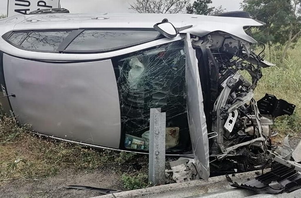 VUELCA AUTOMOVIL EN AUTOPISTA VERACRUZ-XALAPA