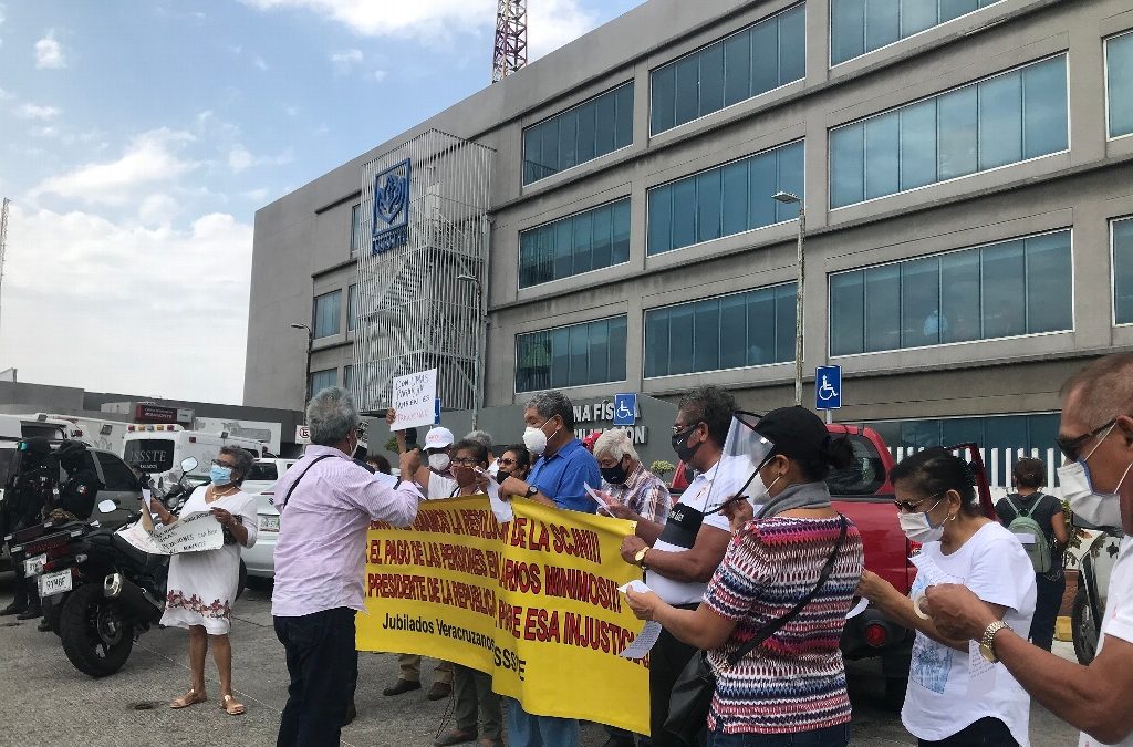 PROTESTA DE PENSIONADOS Y JUBILADOS DEL ISSSTE (VIDEO)