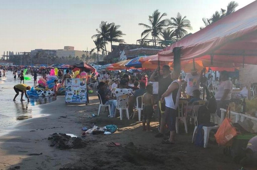 SECTOR SALUD SANCIONA POR AGLOMERACIÓN EN PLAYAS
