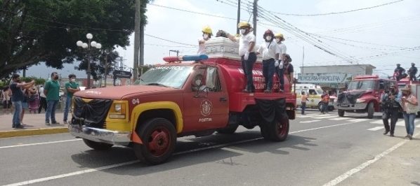 Dan el último adiós a jóvenes bomberos con homenaje póstumo en Fortín