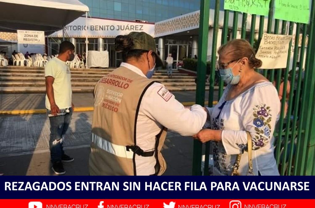 REZAGADOS ENTRAN SIN HACER FILA PARA VACUNARSE