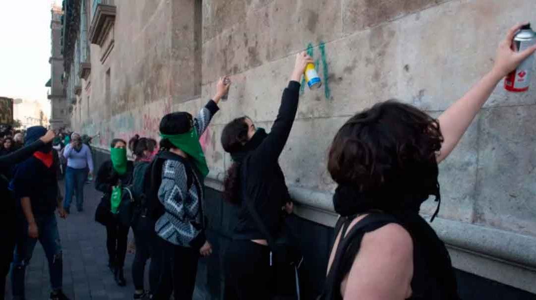 PROTESTA FEMINISTAS EN PALACIO NACIONAL EN CONTRA CANDIDATURA DE FÉLIX SALGADO MACEDONIO