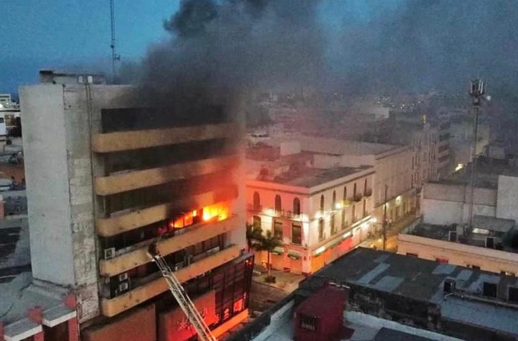 INVESTIGAN CAUSAS DEL INCENDIO EN EL EDIFICIO INTRA
