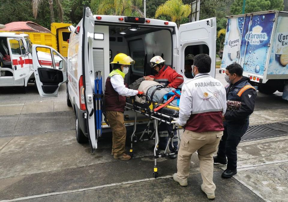 ACCIDENTE EN LA CARRETERA XALAPA-COATEPEC (FOTOS)