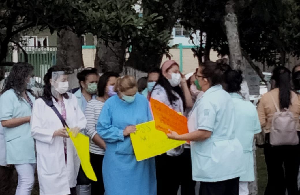TRABAJADORES DEL IMSS CLINICA 66 PIDEN SER VACUNADOS