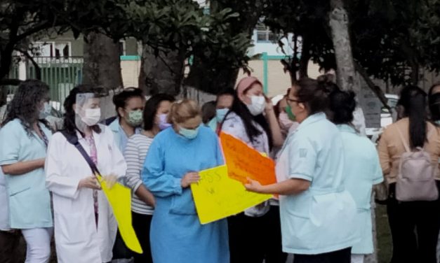 TRABAJADORES DEL IMSS CLINICA 66 PIDEN SER VACUNADOS