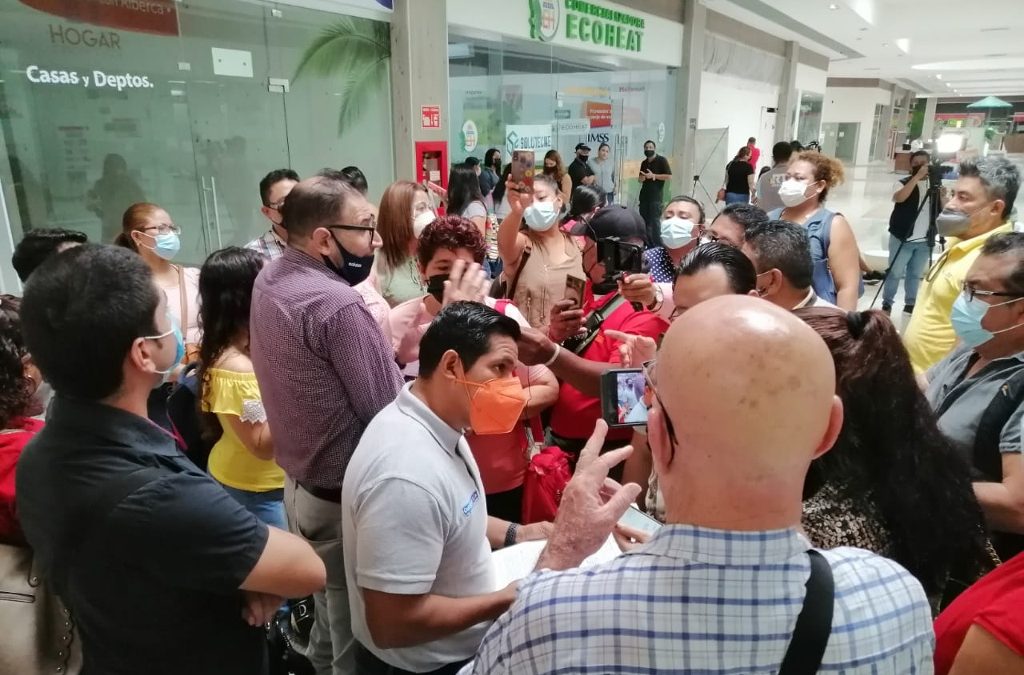 MANIFESTACIÓN EN OFICINAS DEL INFONAVIT EN BOCA DEL RIO