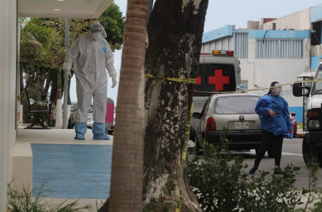 Se electrocuta chofer al manipular cables