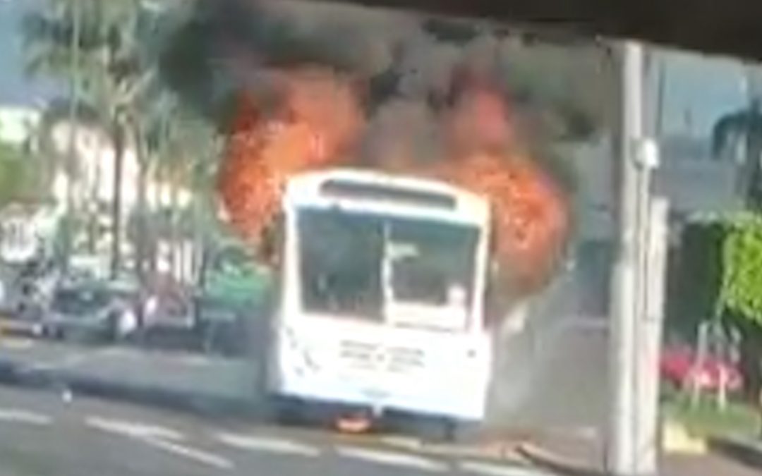 SE INCENDIA AUTOBUS EN ORIZABA