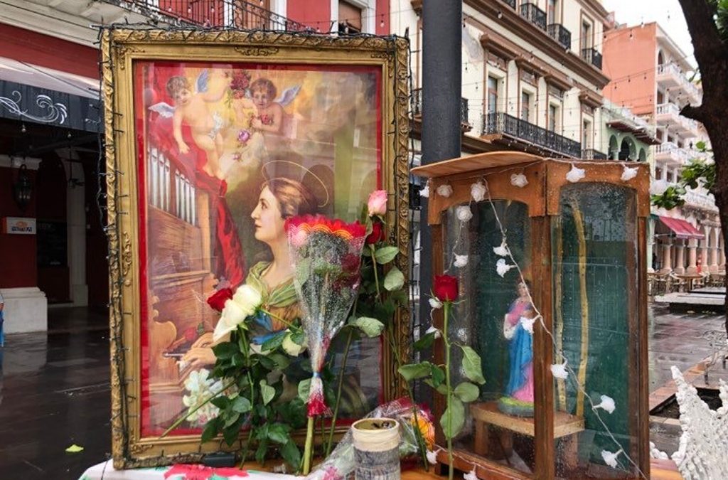 Músicos ponen ofrenda a Santa Cecilia en Veracruz
