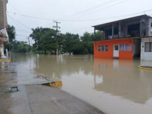 SE DESBORDA EL RIO BOBOS AFECTANDO A SAN RAFAEL