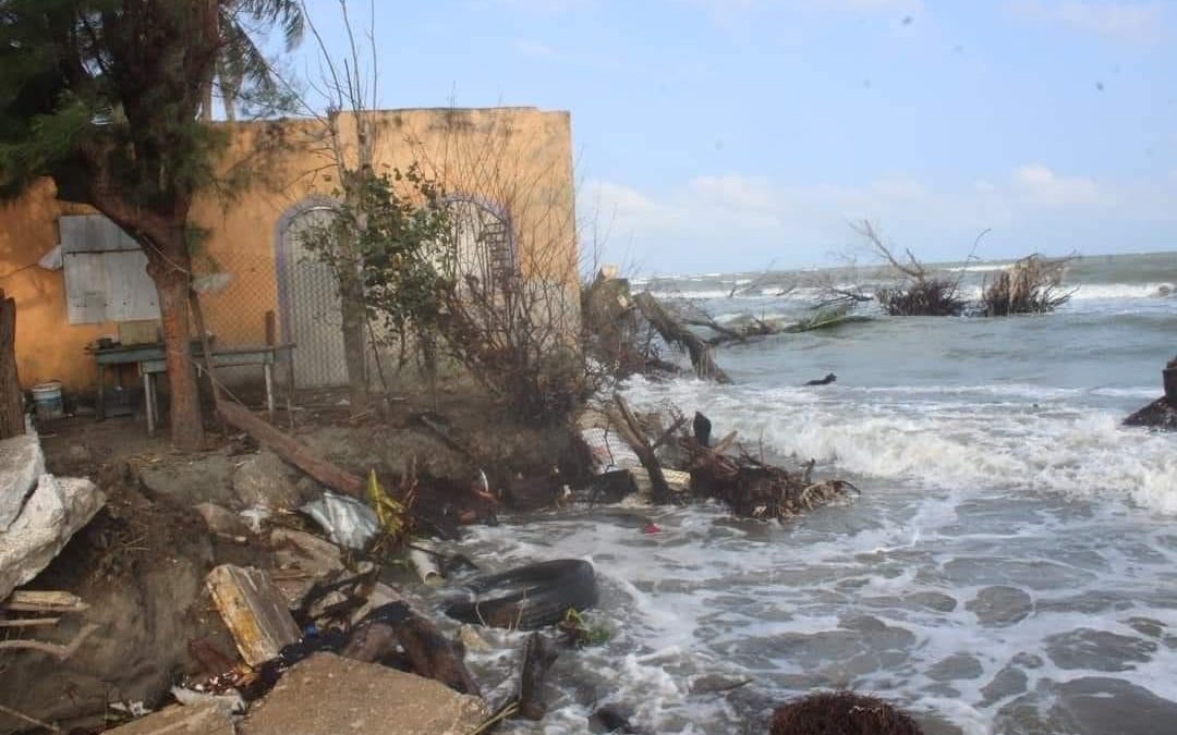 EL MAR CAUSA AFECTACIONES A COMUNIDAD EN CENTLA