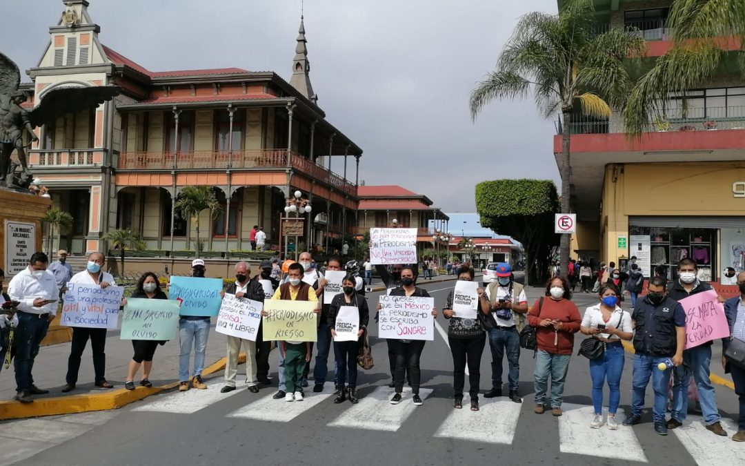 Se manifiestan periodistas de Orizaba por el asesinato de algunos periodistas
