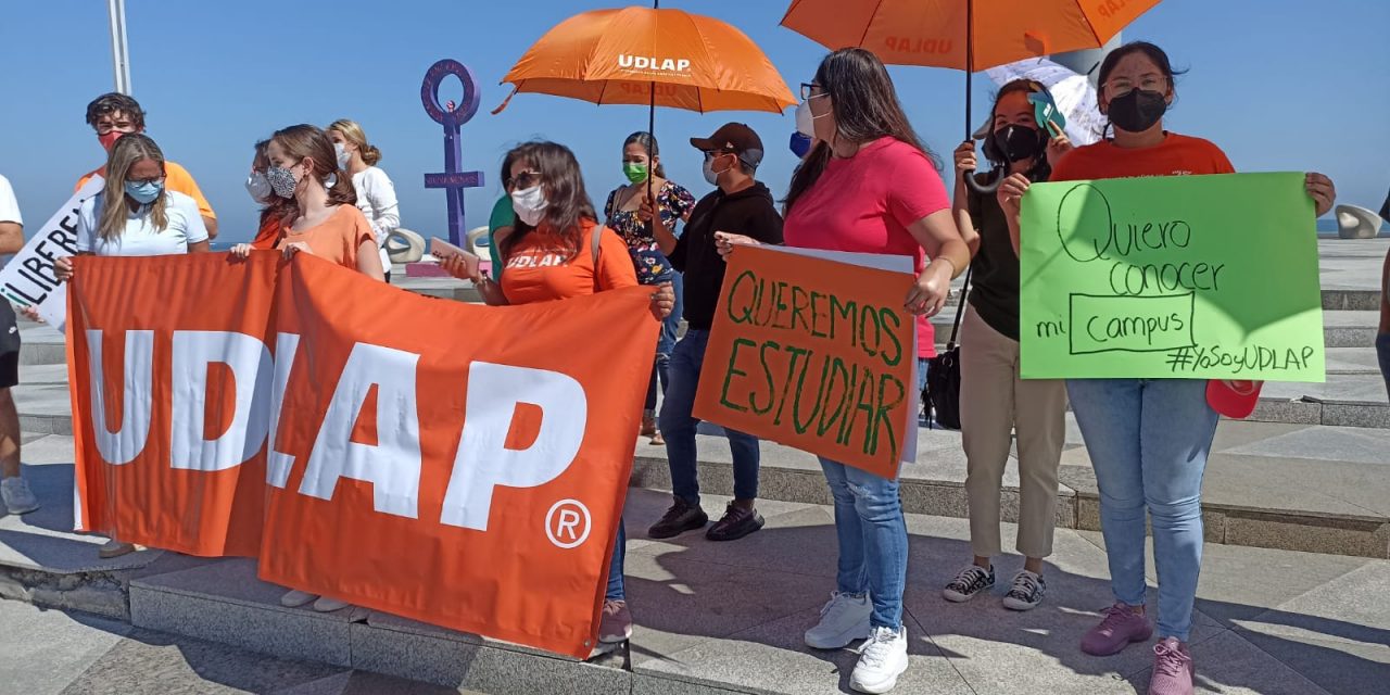 Protestan en Veracruz para exigir la liberación del campus de la UDLAP