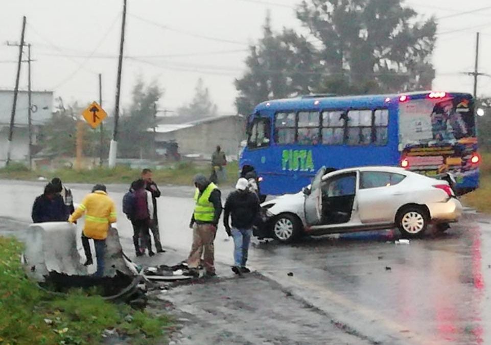 Se estrella contra muro: 2 lesionados.