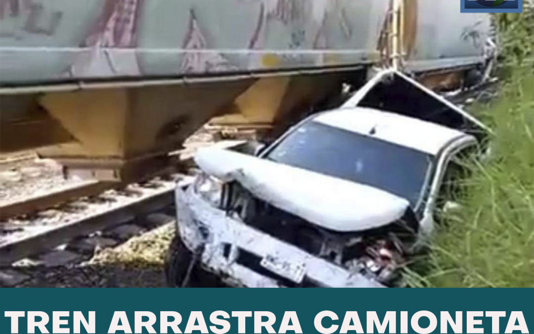 TREN ARRASTRA CAMIONETA EN IXTACZOQUITLAN