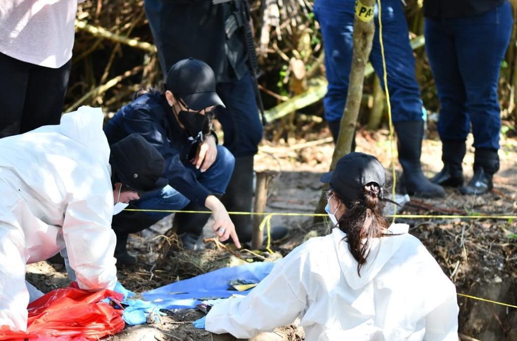 DETIENEN AUTORIDADES LA BUSQUEDA EN FOSAS CLANDESTINAS