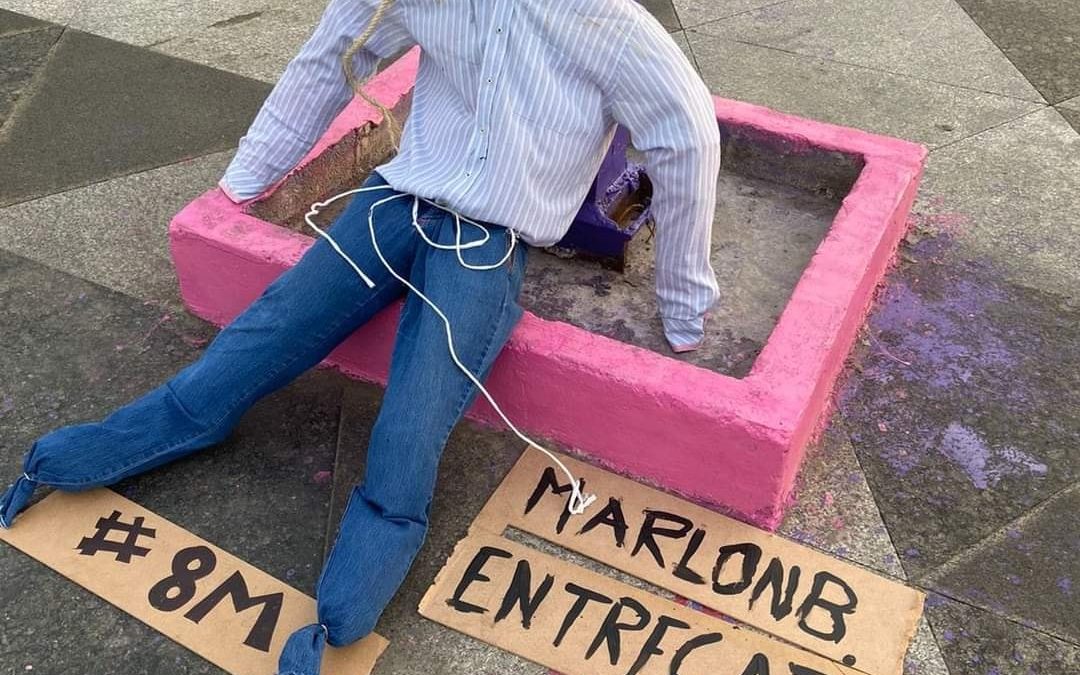 APARECE FIGURA DE MARLON «N» EN ANTIMONUMENTA DE VERACRUZ