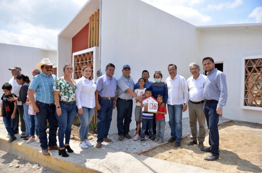 Reubica Gobierno del Estado a familias de Tempoal; les entrega nueva unidad habitacional