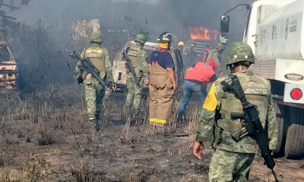 Fuego consume corralón de grúas en Minatitlán (VIDEO)