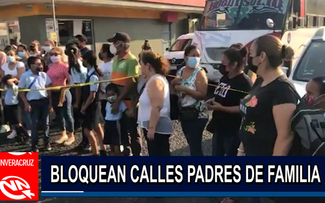 Padres de Familia bloquean calles en protesta por la falta de energía eléctrica
