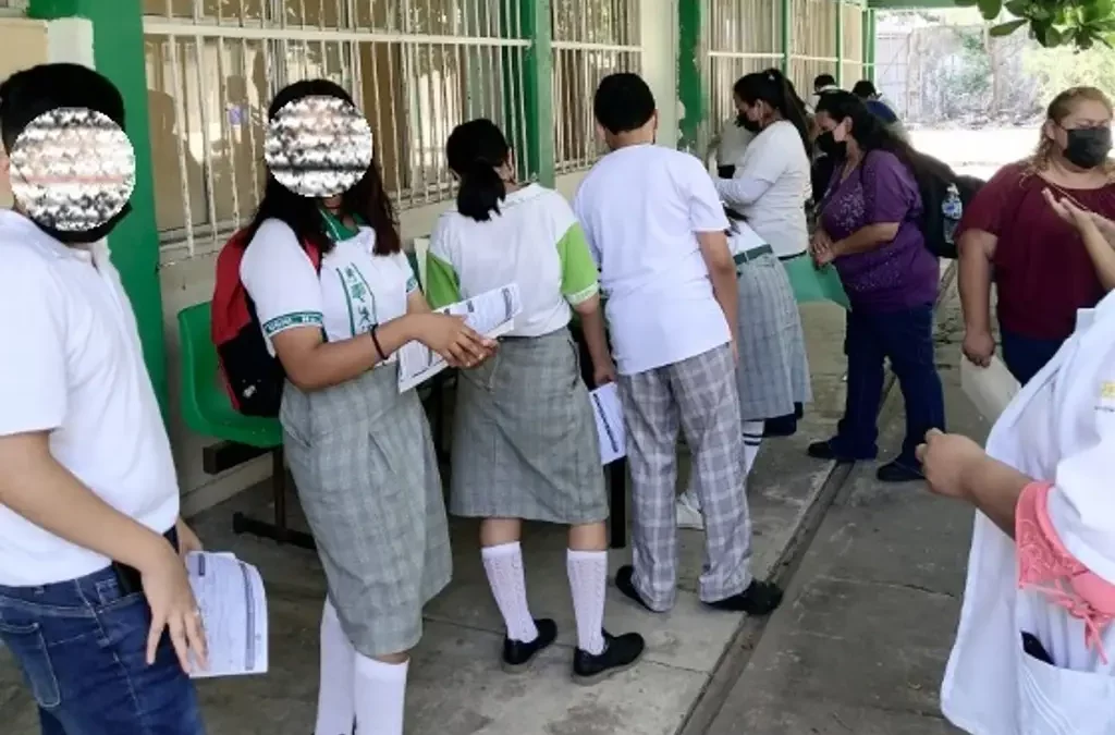 POR COVID SUSPENDEN CLASES PRESENCIALES EN SECUNDARIA DE VERACRUZ