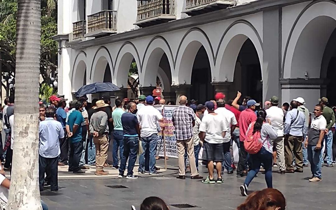 PROTESTA DE EX-TRABAJADORES DE SAS POR CALLES DEL PUERTO DE VERACRUZ