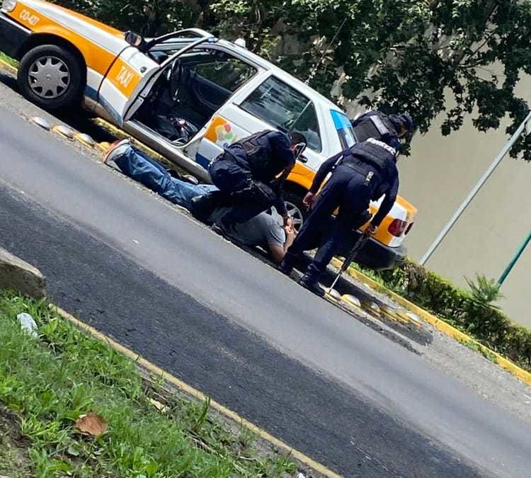 POLICIAS ESTATALES INTERVIENEN A TRIPULANTES DE TAXI DE CORDOBA