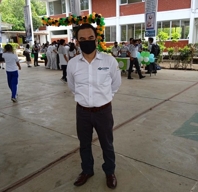 Alumnos del CONALEP de San Andrés Tuxtla exponen sus proyectos