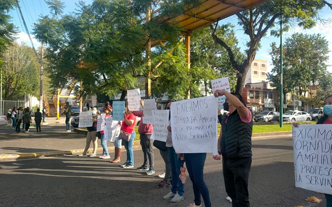 PROTESTA DE PADRES DE FAMILIA DE LA ESCUELA PRIMARIA ACELA SERVIN MURRIETA, EXIGEN ESCUELA DE TIEMPO COMPLETO