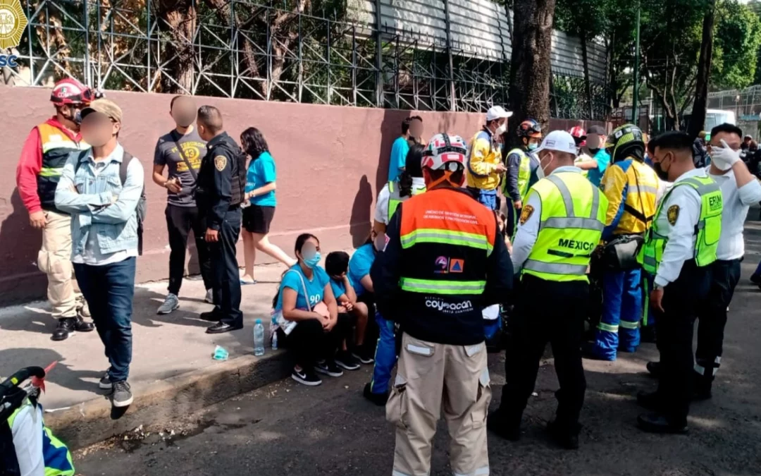 TURISTAS SE INTOXICAN EN CAMIÓN…¡RELUCIENTE DE LIMPIO!