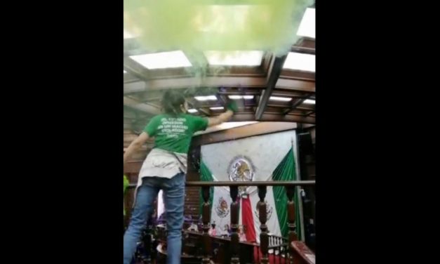 Feministas defienden derecho al aborto ante al Congreso de Michoacán