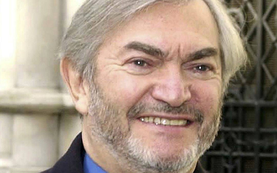 Fallece Monty Norman, compositor británico del tema principal de James Bond