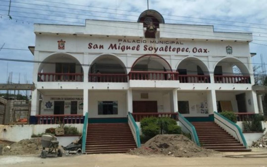 EMBOSCAN A POLICIAS DE OAXACA EN SOYALTEPEC; DOS MUERTOS