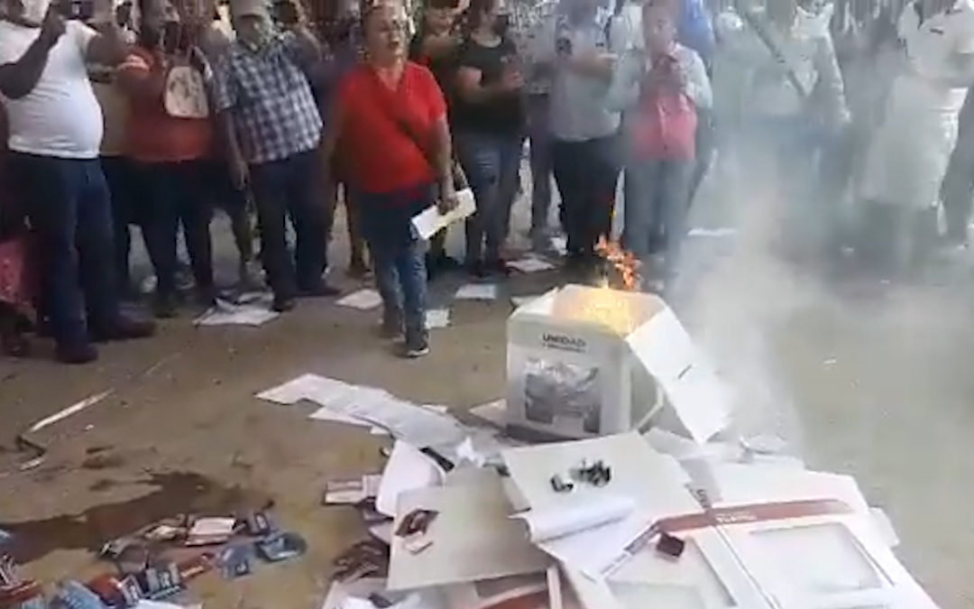 QUEMAN URNAS EN ELECCION INTERNA DE MORENA