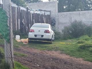 HALLAN A DOS EJECUTADOS EN UN AUTOMOVIL