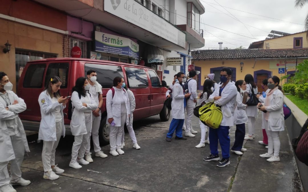 Paro de brazos caídos en apoyo a médico detenido en CDMX (FOTOS)