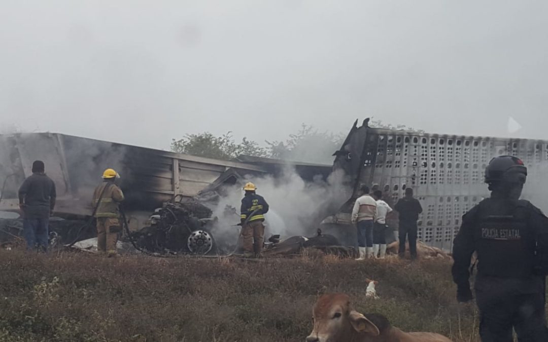 CHOQUE ENTRE TRAILERS DEJA UN MUERTO Y UN LESIONADO GRAVE (FOTOS)