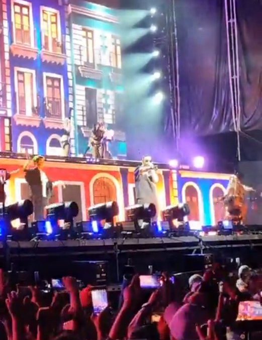YA SALIO DADDY YANKEE AL ESCENARIO (VIDEO)