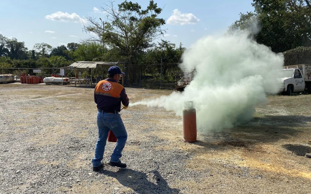 ELEMENTOS DE PROTECCION CIVIL TOMAN CURSO SOBRE EL MANEJO Y USO DE GAS LP