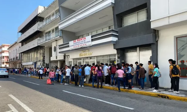 LA SUCURSAL DEL BANCO BIENESTAR REGISTRA LARGAS FILAS