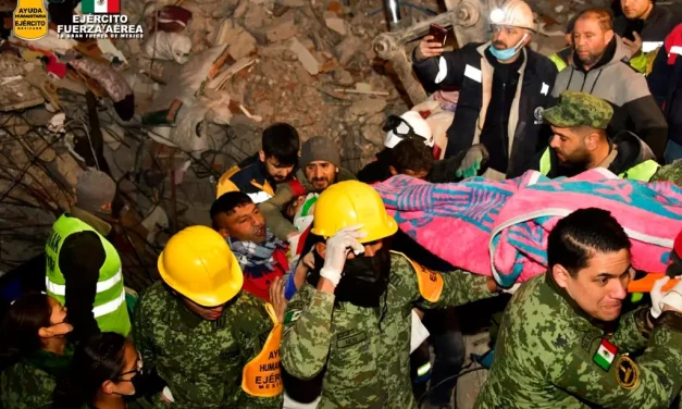 Brigadistas mexicanos han rescatado a personas con vida en Turquía